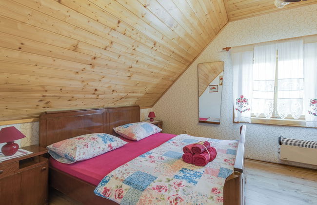 Rustic Cottage With Heated Pool - Photo 5