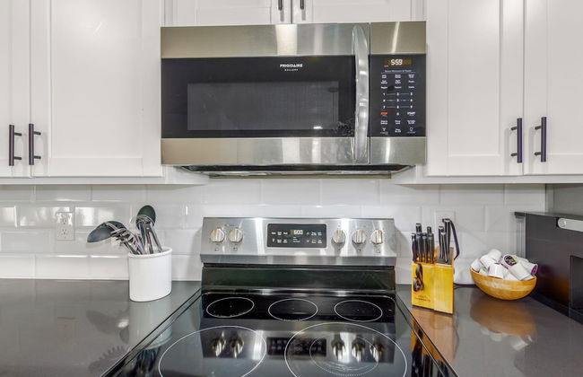 The Melrose ASU Pool Workspace Firepit - Photo 15