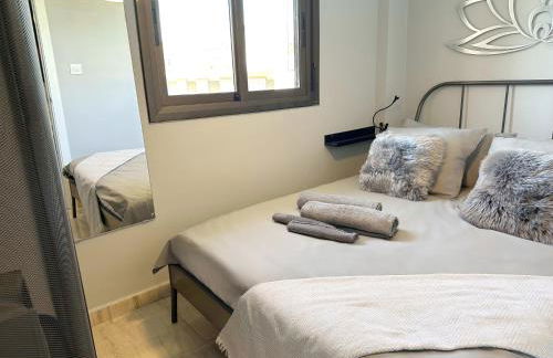 8 min walk to the beach & 10 min walk to Convention Centre ! - Photo 16