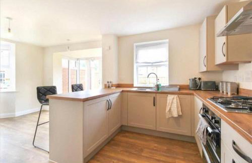 House-Sleeps 8-Parking-Garden - Photo 14