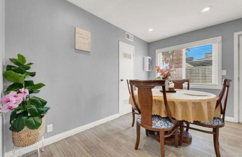 3BR Retreat with BBQ, Pool and Close to Las Vegas Fun - Foto 9