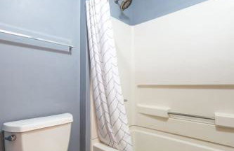 6BR Downtown Side-by-Side Townhomes 2 Garages - Foto 45