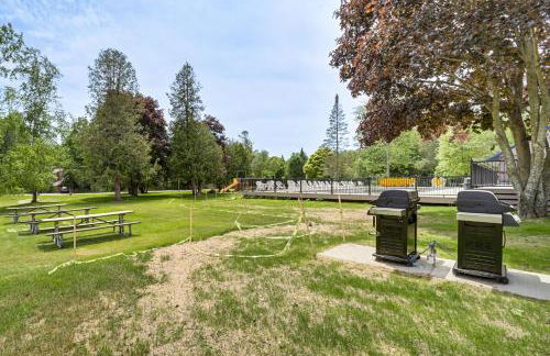 Harbor Springs Condo with Fireplace Near Skiing! - Foto 29