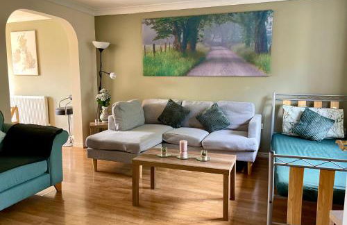 3 Bedroom Detached house Wellingborough - Photo 2