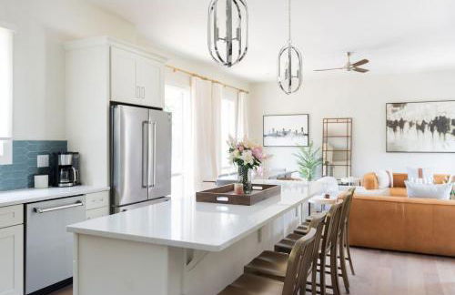 7BR Retreat, Rooftops, Garages, Walkable to Faves 5 Mins to Nissan Stadium, Less than 10 Mins to Broadway, 24 Hr Hospitality, Great for Groups - Foto 8