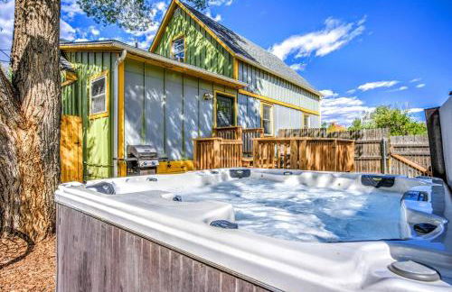 The Vibrant Victorian Hot Tub & Fire Pit in OCC - Foto 31