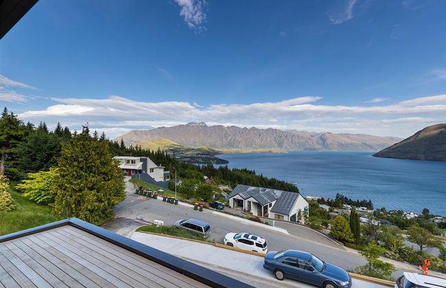 Modern, Plush & Picturesque - Brand New Townhouse - Foto 9