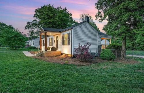 3BR Elam Retreat • Work & Rest - Photo 18