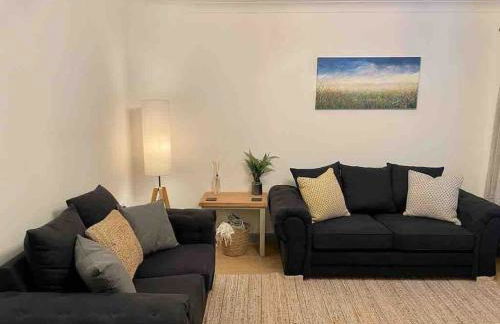 Modern Coastal 2 Bedroom Home to Relax and Unwind - Foto 17