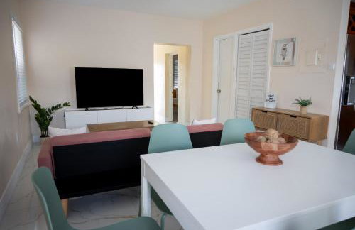 Central Getaway in Little Havana Near Airport, Wynwood, Calle 8 Brickell, Coral Gables and more , Fenced parking - Foto 12