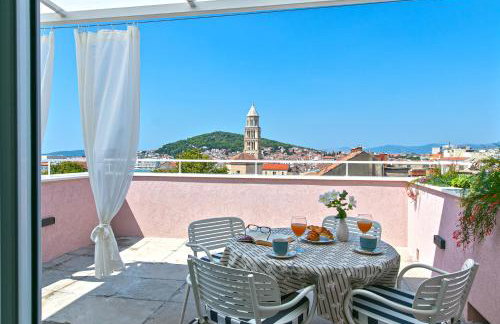 Split Eye Apartment - Photo 2