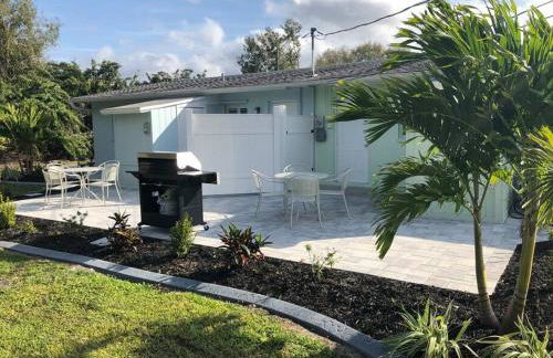 Modern Apartment - 2 of 4 - Photo 9