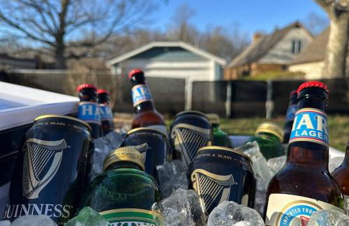 Step into School Spirit at the Golden Dome Getaway - Foto 27