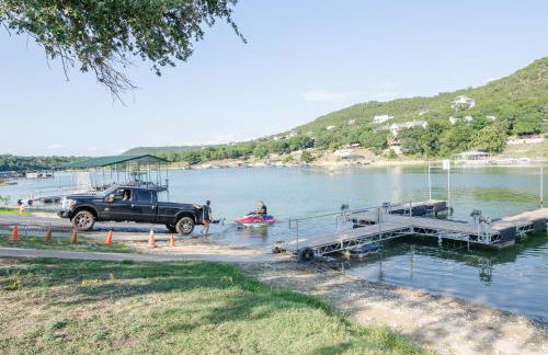 Remodeled Historic Lakefront Gem Overlooking Lake Travis and Jones Brothers Park *Great for Families and Groups* - Foto 27