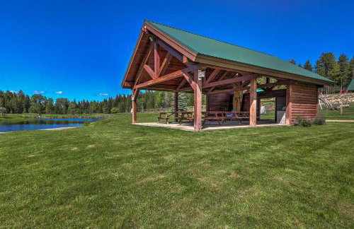 Quiet Trego Resort Home with Lake, Pavilion and Trails - Foto 39