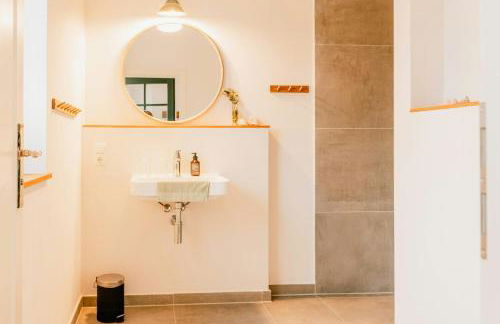 Modern Holiday Home With Charm And Swimming Pond - Foto 9