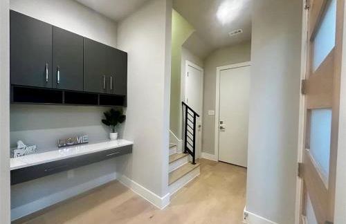 Spacious 4BR Home, 2 min to Market Center DART, Near Uptown, Medical District, Oak Lawn - Foto 9