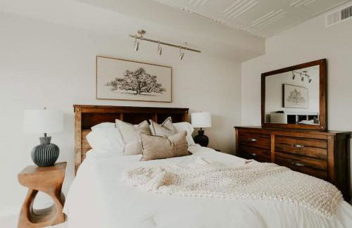 Timeless Modern Luxury at Bellerive on the River - Photo 23