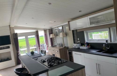 Muscovy Lodge with Hot Tub at Tattershall Lakes Country Park - Foto 11