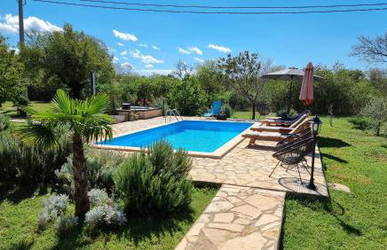 Villa Stone Medal - Photo 3