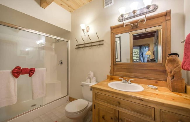 Ellis Peak by Avantstay Beautiful Mckinney Cabin w/ Filtered Lake Views - Foto 9