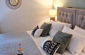 Historic 1629 May Cottage with Hot Tub - Photo 20