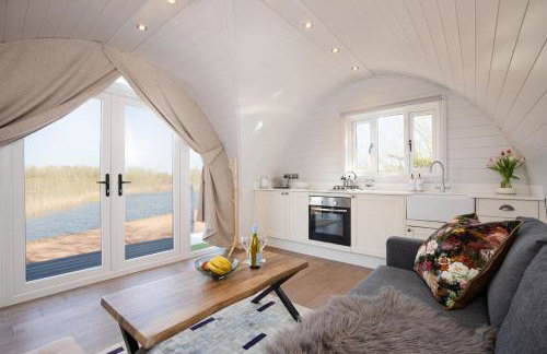 Stonelake Lodges - Willow Walk luxury lakeside lodge with hot tub - Foto 8