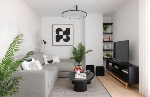 Urban Sky with Balcony and Sea View P&O 26H - Photo 30