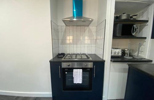 Modern 3 Bedroom Holiday Home -Jaquzzi Bath -Private Parking-suitable for contractors - Free WiFi - Foto 15