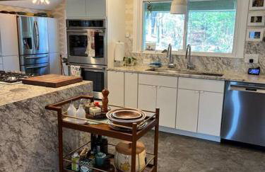 Swanky Midcentury Ranch - Foto 16