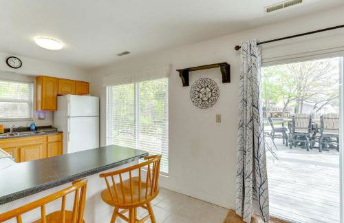 Balcony and Fire Pit Home on Lake of Ozarks! - Foto 8