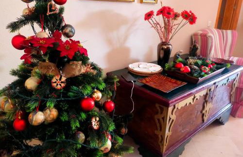 Precioso chalet próximo a Sevilla con jardín y piscina privada 8 personas Wifi gratis 2 salones 4 dormitorios 2 baños - Foto 47