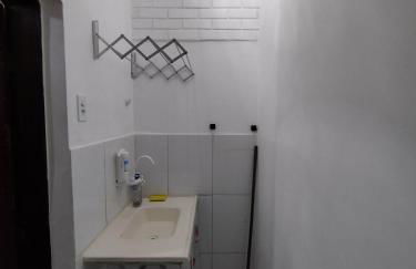 Seu Apto Praia da Costa 6 com Cama Casal e Opcional Pequena Cama Solteiro Simples Barato Local Excelente Ar Cond TV Microondas Todo seu Centro - Foto 14