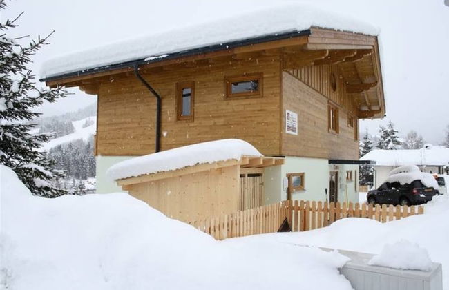 Stunning Holiday Home With Balcony, Ski Storage, Parking - Photo 15