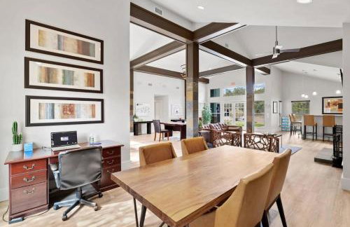 Urban Chic Getaway 2B - Sleeps 6 - Pool Prkg, WD - Foto 9