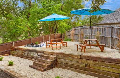 Resort Style Backyard Pool Pickleball Court - Foto 74