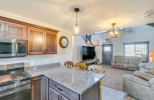 Balcony and Views Sturgis Twin Peaks Cabin - Foto 12