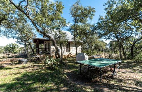 Lovely Cottage Retreat in Texas Hill Country with Cypress Creek Views near Hamilton Pool - Foto 28