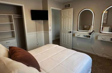 Ankenys Best Hot tub Theatre Room Game Room - Foto 14