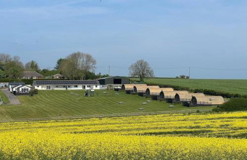 Gamekeepers Cottage - Hot Tub, 2 bed, sleeps 4, private patio, AC, stunning views - Photo 13