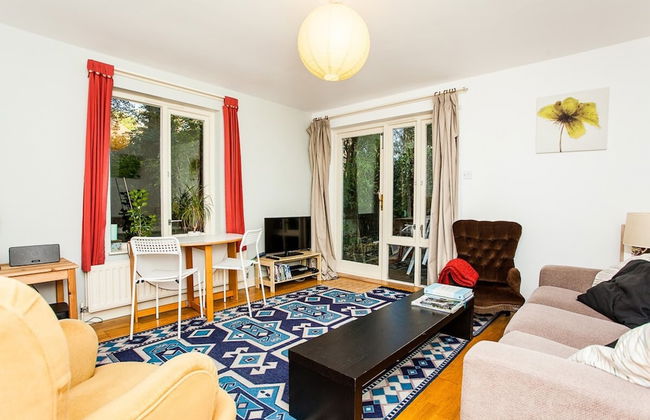 Charming Peaceful 2 Bed with Parking and Garden - Photo 14