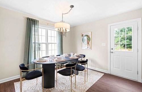 Raleigh Retreat w Fire Pit Patio & Workspace - Foto 17