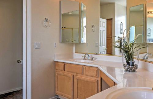 North Phoenix Home with Pool Hike, Swim and Shop! - Foto 14