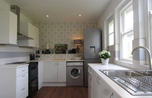 Lovely 3 Bed House Close to Carlyon Bay Beach! - Foto 16