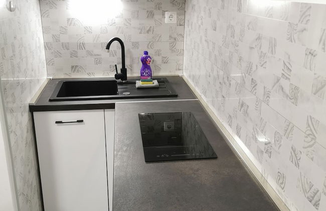 M & J Central Suites - Photo 43