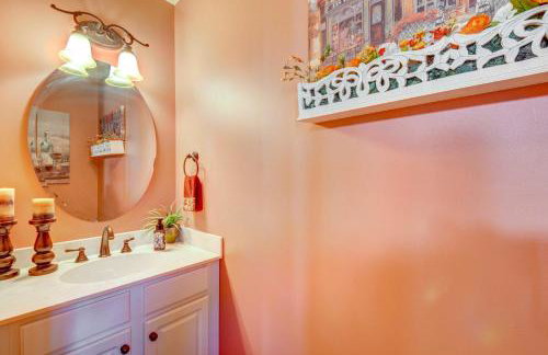 West Union Townhome with Patio and Lake View - Foto 14