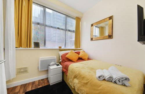 London Lets Stay Here with parking - Foto 10