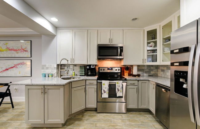 The Magnolia - Modern - 2BD / 2bth - Luxury Bedding - Foto 4