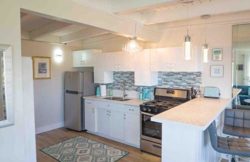 STUNNINGLY PERFECT Beach ALL NEW REMODEL Galore - Foto 9