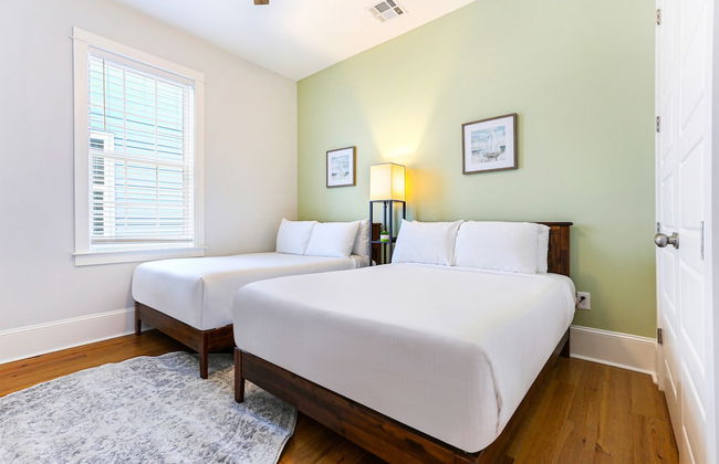 Spacious 5BR Urban Retreat with Balcony & Pool - Foto 59